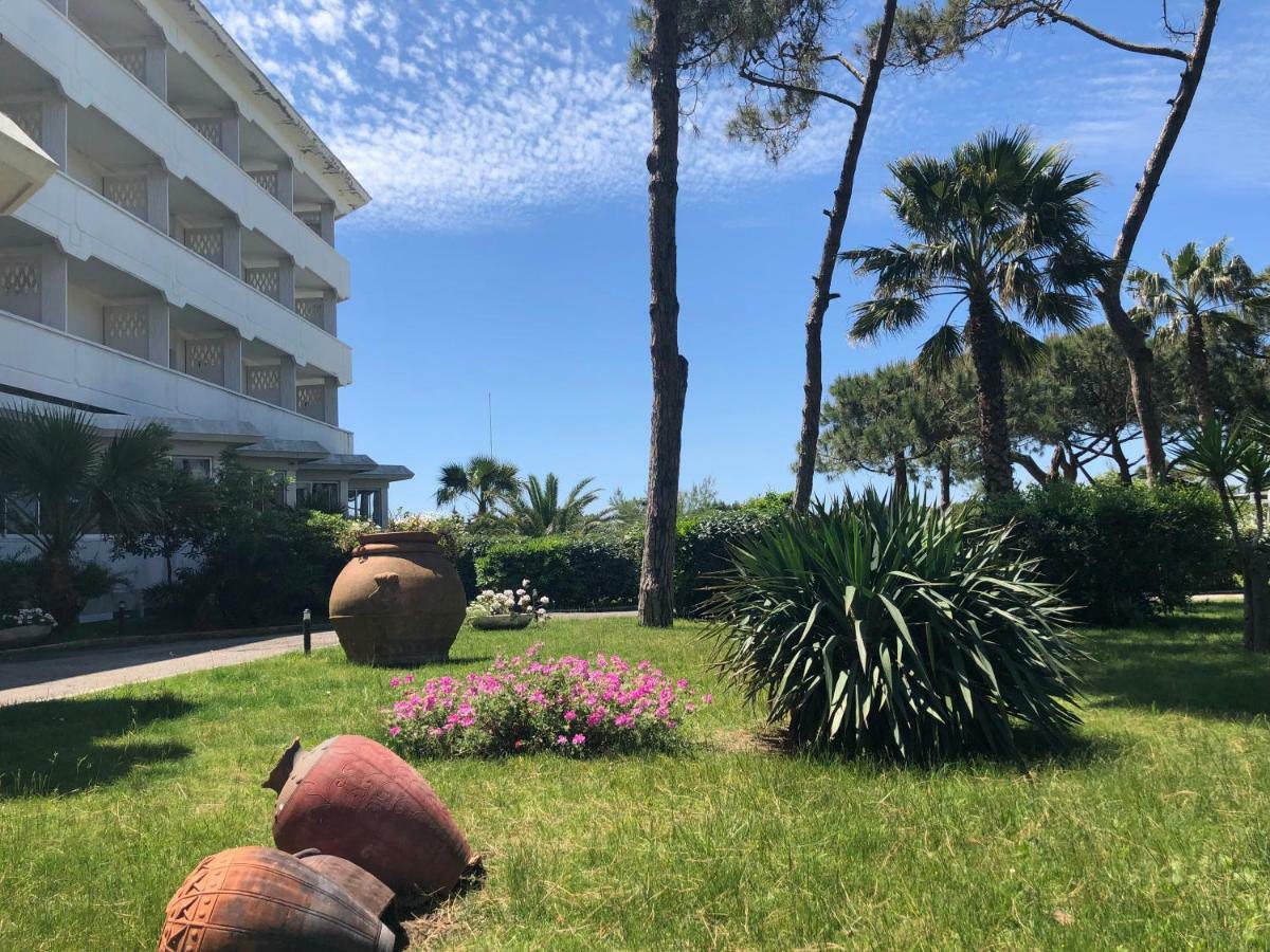 Domizia Palace Hotel Baia Domizia Kültér fotó