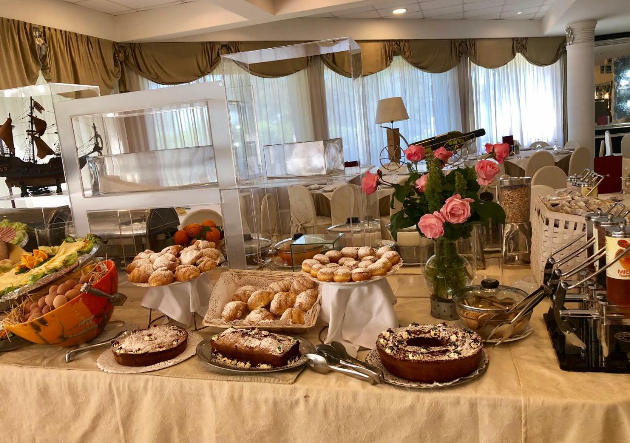 Domizia Palace Hotel Baia Domizia Kültér fotó